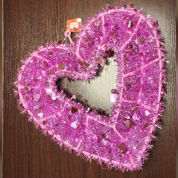 Pink heart-shaped tinsel wreath, 17" diameter, built-in hook, NEW! plastic frame - Picture 2 of 5